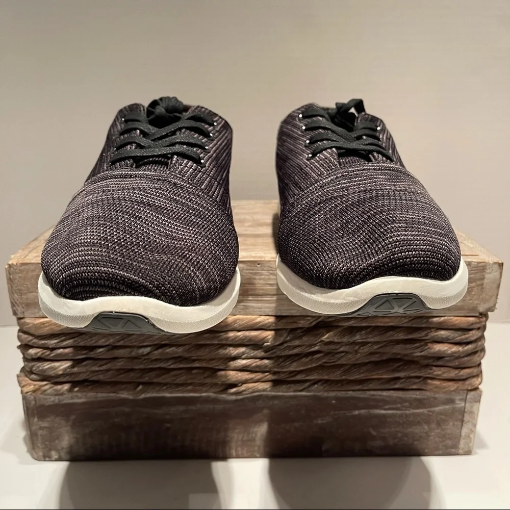 TOMS men’s shoes with laces